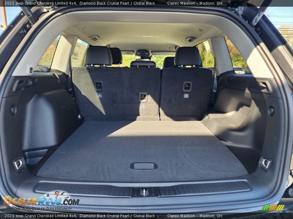 2023 Jeep Grand Cherokee Limited 4x4 Diamond Black Crystal Pearl / Global Black Photo #11
