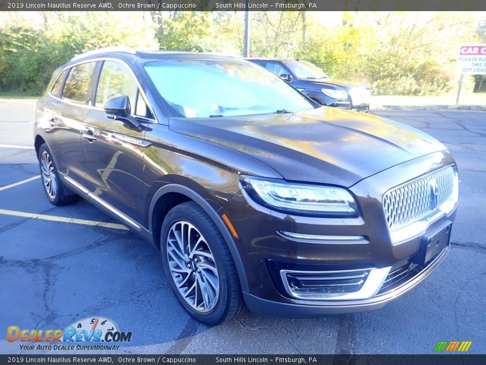 Front 3/4 View of 2019 Lincoln Nautilus Reserve AWD Photo #4