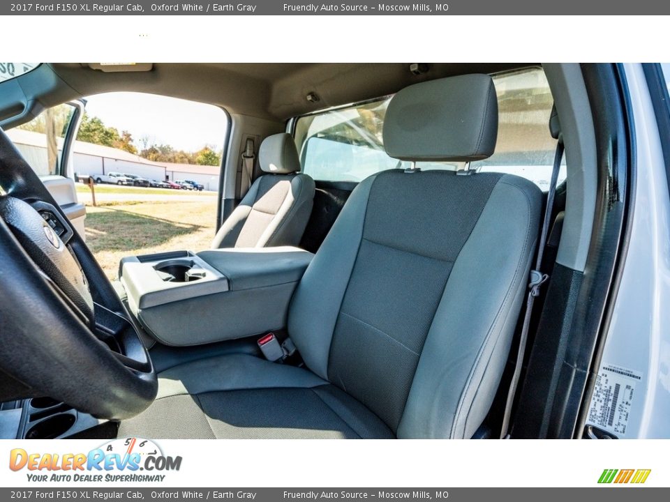 2017 Ford F150 XL Regular Cab Oxford White / Earth Gray Photo #17