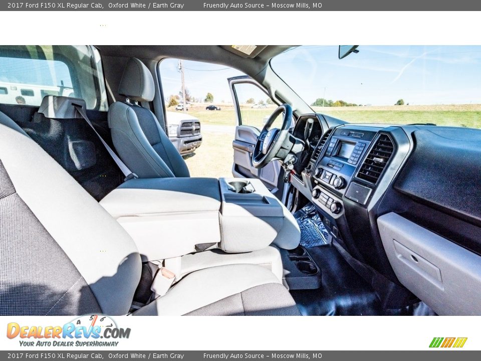 2017 Ford F150 XL Regular Cab Oxford White / Earth Gray Photo #22