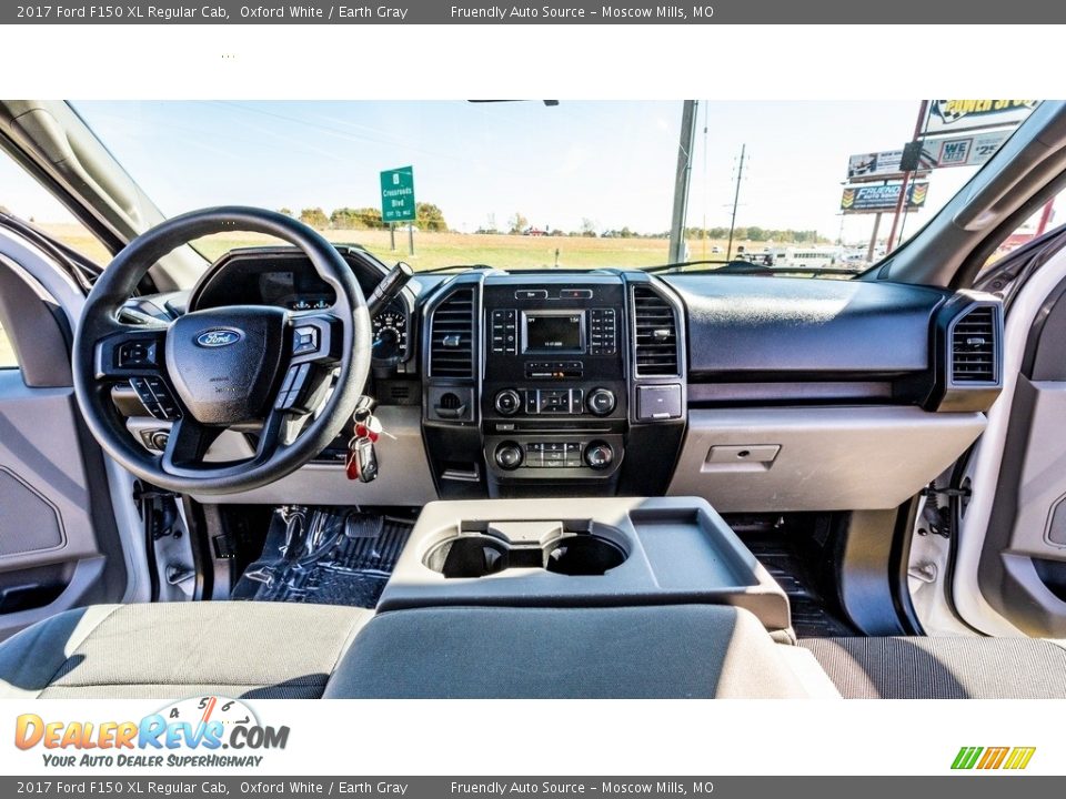 2017 Ford F150 XL Regular Cab Oxford White / Earth Gray Photo #24