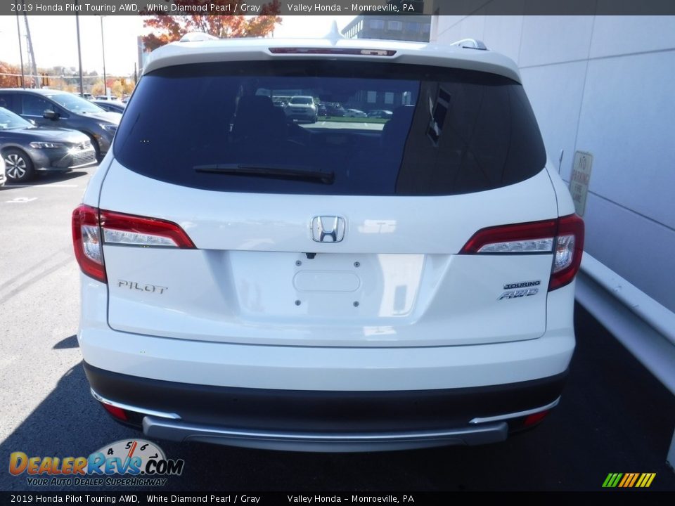 2019 Honda Pilot Touring AWD White Diamond Pearl / Gray Photo #9