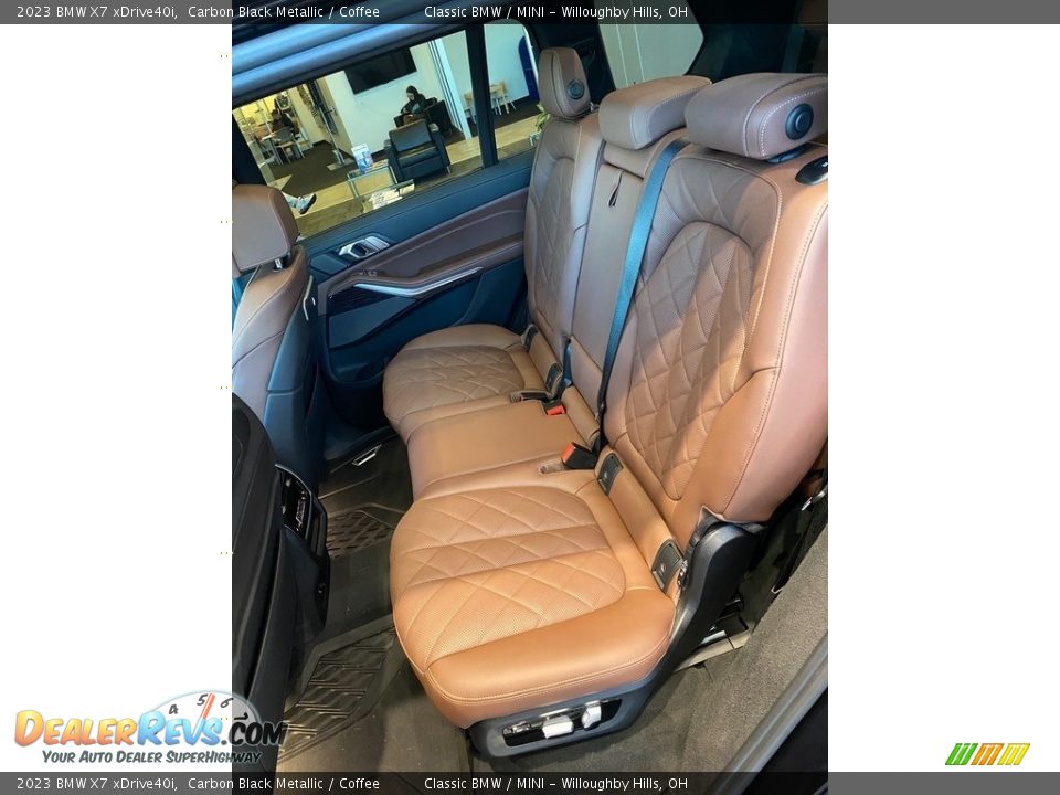 Rear Seat of 2023 BMW X7 xDrive40i Photo #5