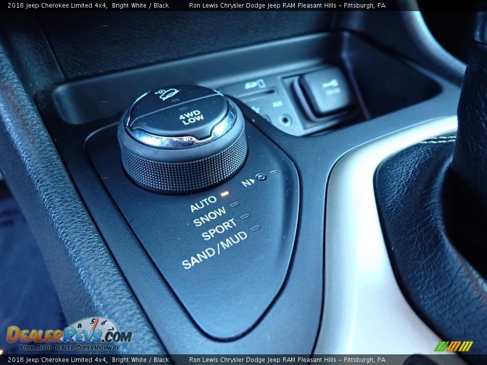 2018 Jeep Cherokee Limited 4x4 Bright White / Black Photo #17