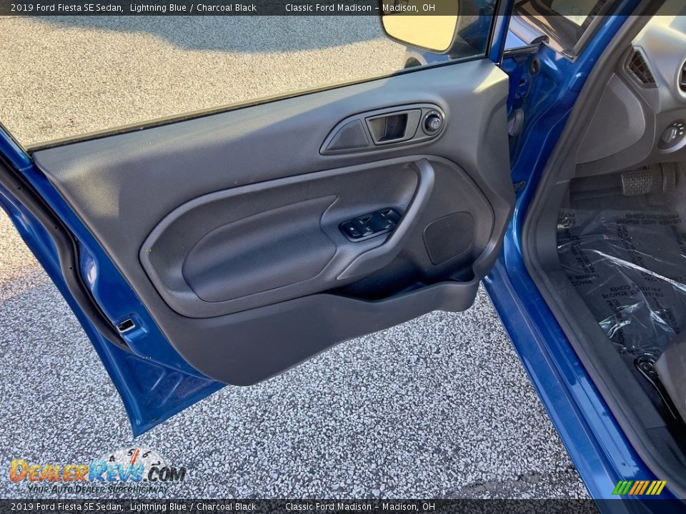 2019 Ford Fiesta SE Sedan Lightning Blue / Charcoal Black Photo #12