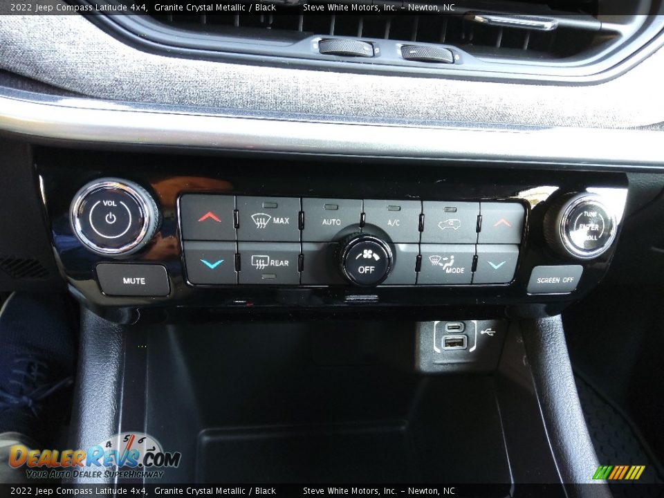 Controls of 2022 Jeep Compass Latitude 4x4 Photo #24
