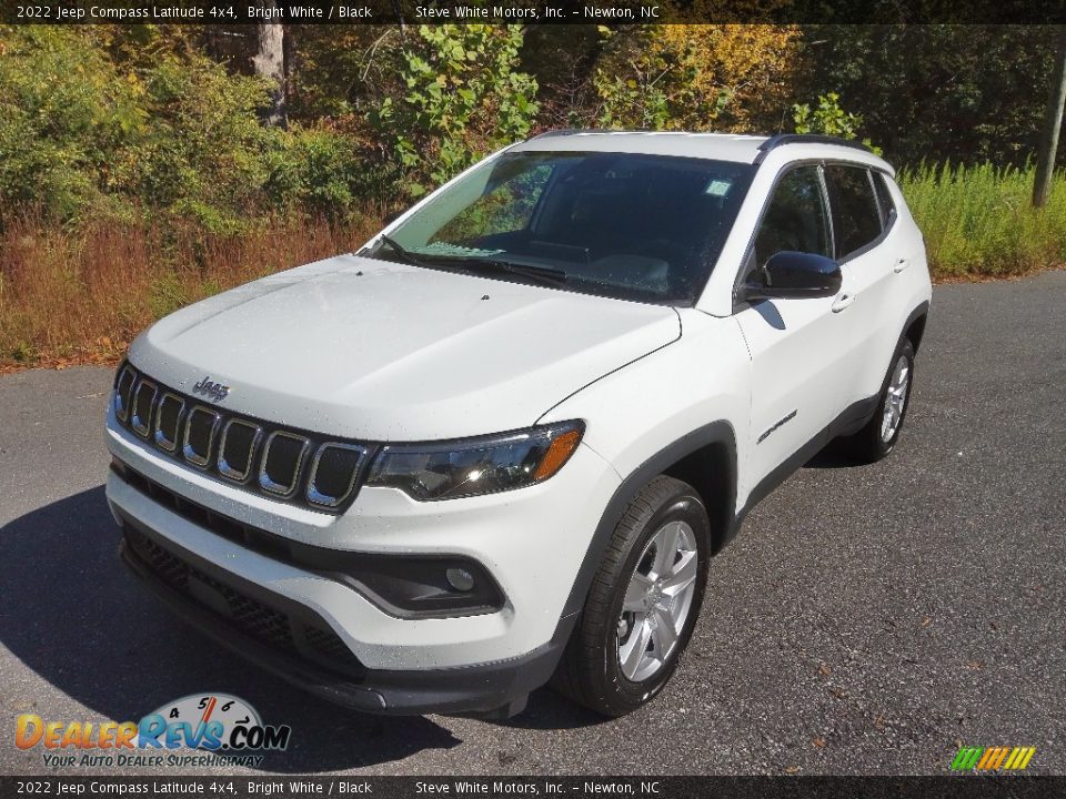 2022 Jeep Compass Latitude 4x4 Bright White / Black Photo #2