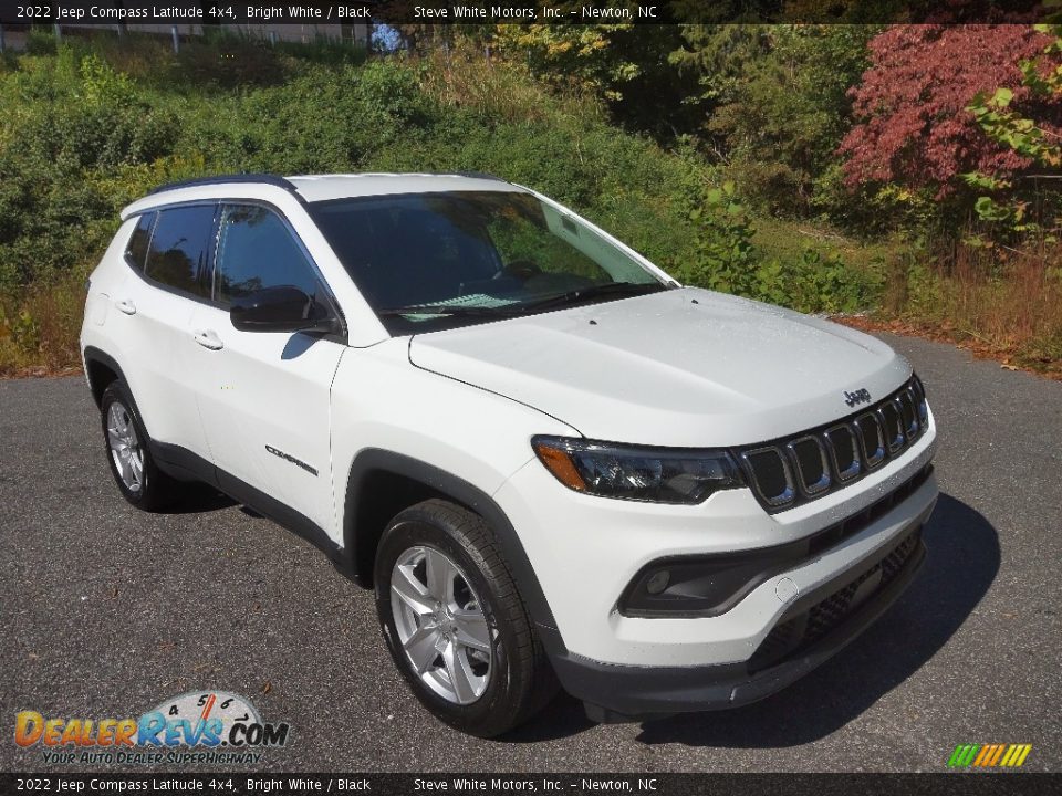 2022 Jeep Compass Latitude 4x4 Bright White / Black Photo #4