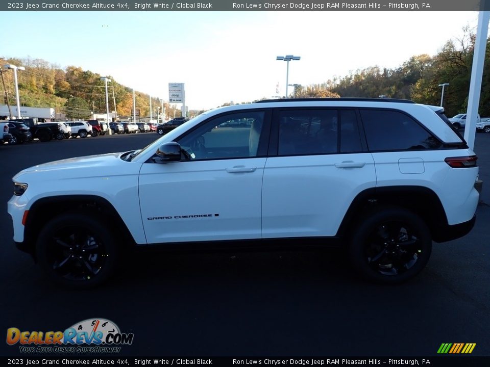 2023 Jeep Grand Cherokee Altitude 4x4 Bright White / Global Black Photo #2