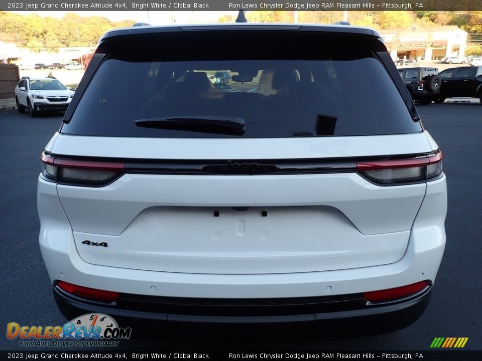 2023 Jeep Grand Cherokee Altitude 4x4 Bright White / Global Black Photo #4