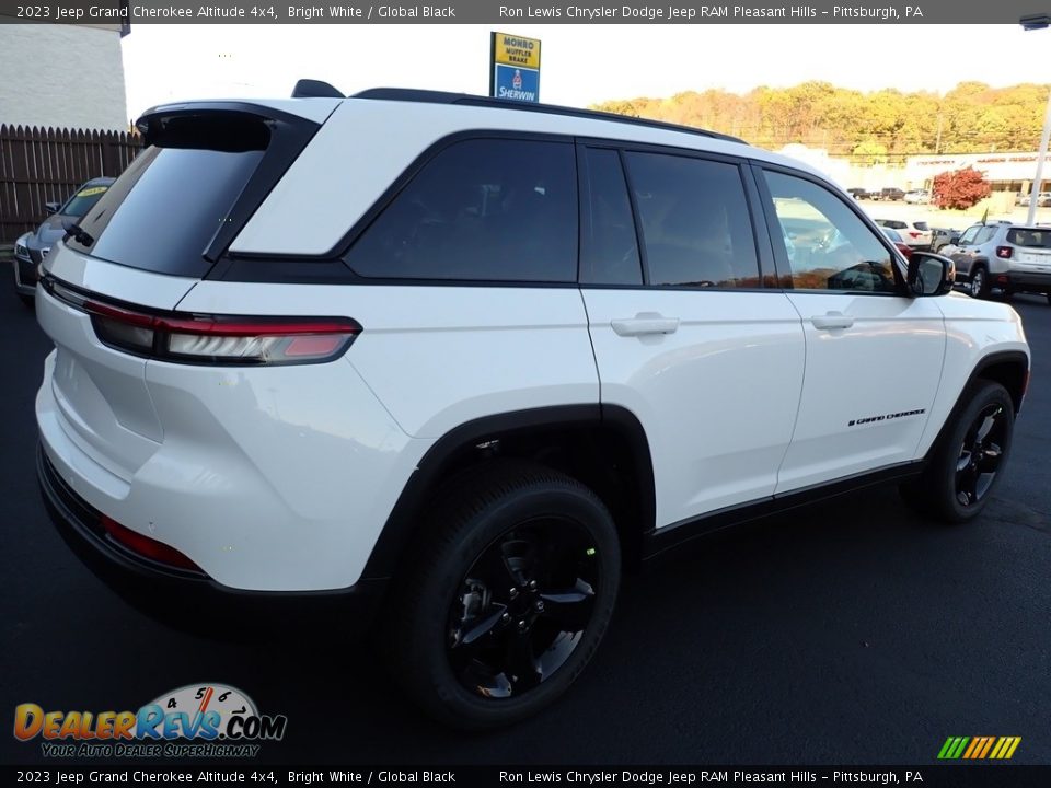 2023 Jeep Grand Cherokee Altitude 4x4 Bright White / Global Black Photo #6