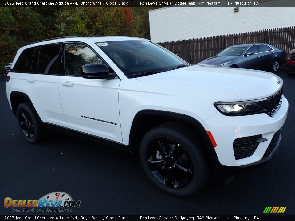 2023 Jeep Grand Cherokee Altitude 4x4 Bright White / Global Black Photo #8