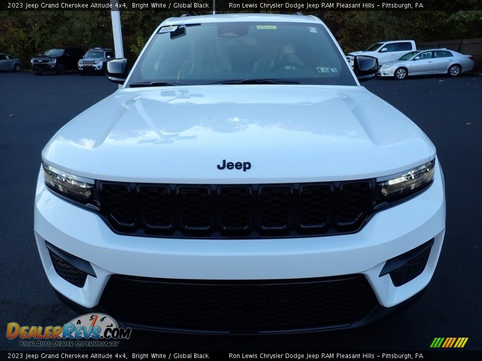 2023 Jeep Grand Cherokee Altitude 4x4 Bright White / Global Black Photo #9