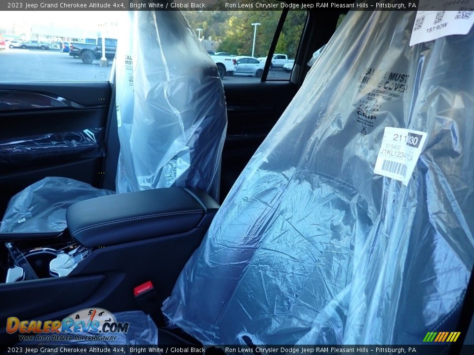 2023 Jeep Grand Cherokee Altitude 4x4 Bright White / Global Black Photo #11