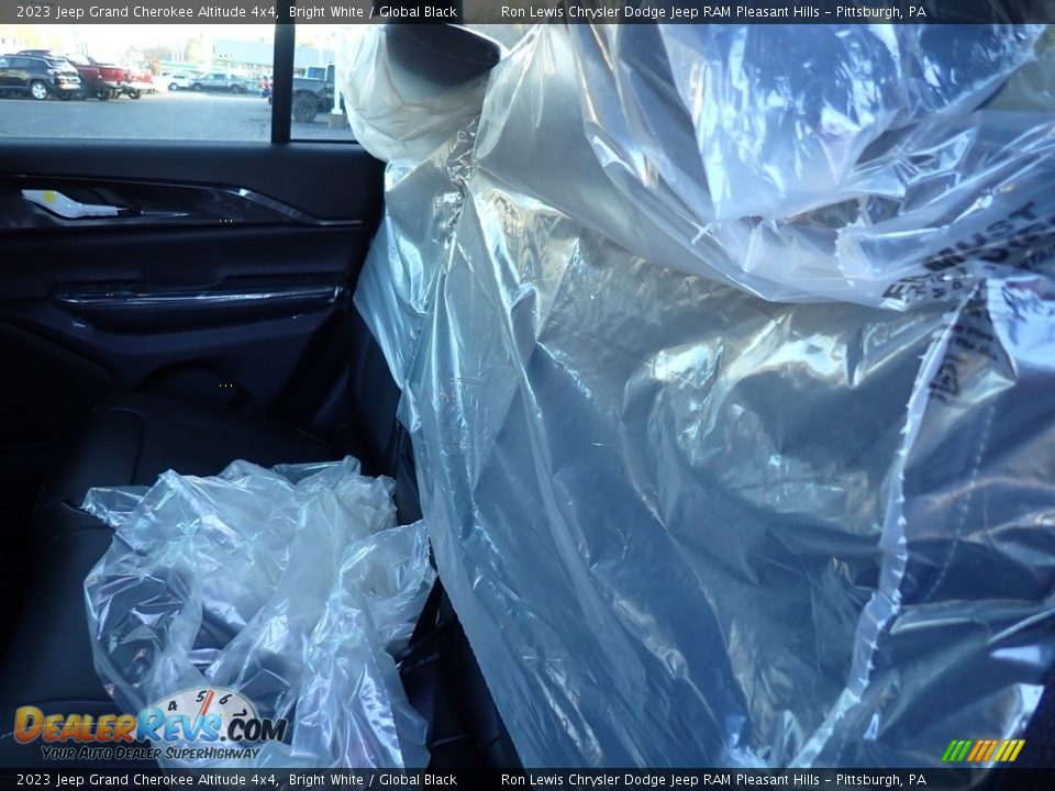 2023 Jeep Grand Cherokee Altitude 4x4 Bright White / Global Black Photo #12