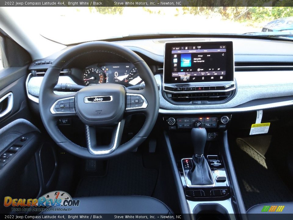 2022 Jeep Compass Latitude 4x4 Bright White / Black Photo #17