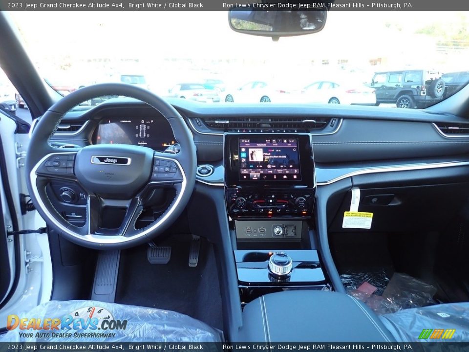2023 Jeep Grand Cherokee Altitude 4x4 Bright White / Global Black Photo #13