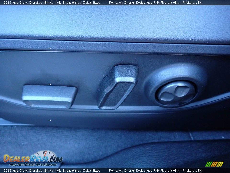 2023 Jeep Grand Cherokee Altitude 4x4 Bright White / Global Black Photo #16