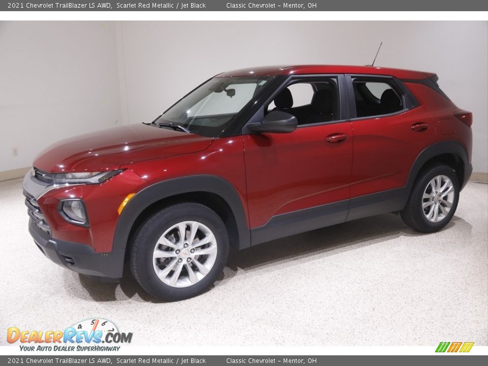 Front 3/4 View of 2021 Chevrolet TrailBlazer LS AWD Photo #3