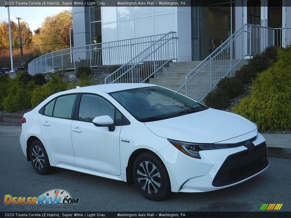 Front 3/4 View of 2020 Toyota Corolla LE Hybrid Photo #1