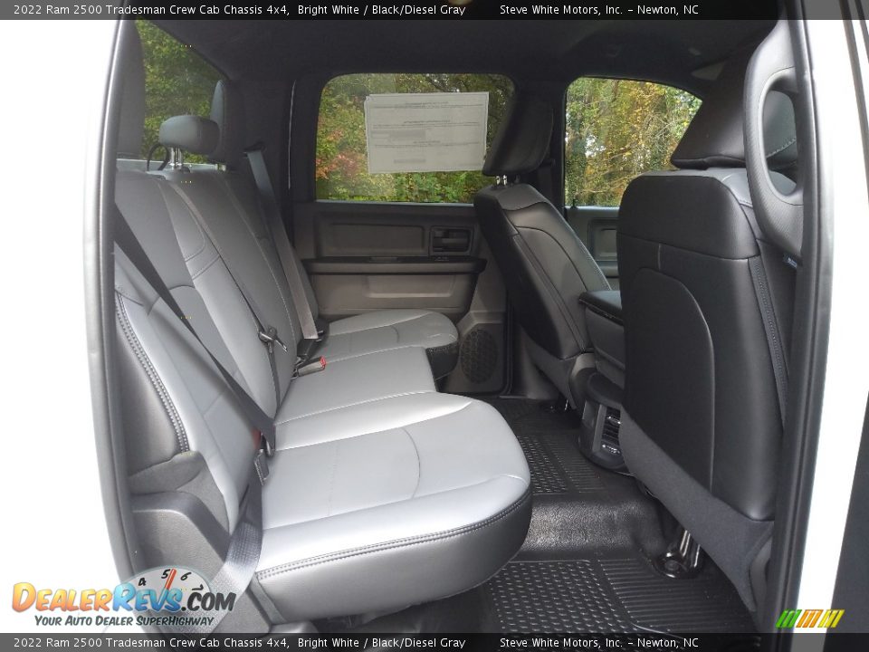 2022 Ram 2500 Tradesman Crew Cab Chassis 4x4 Bright White / Black/Diesel Gray Photo #17