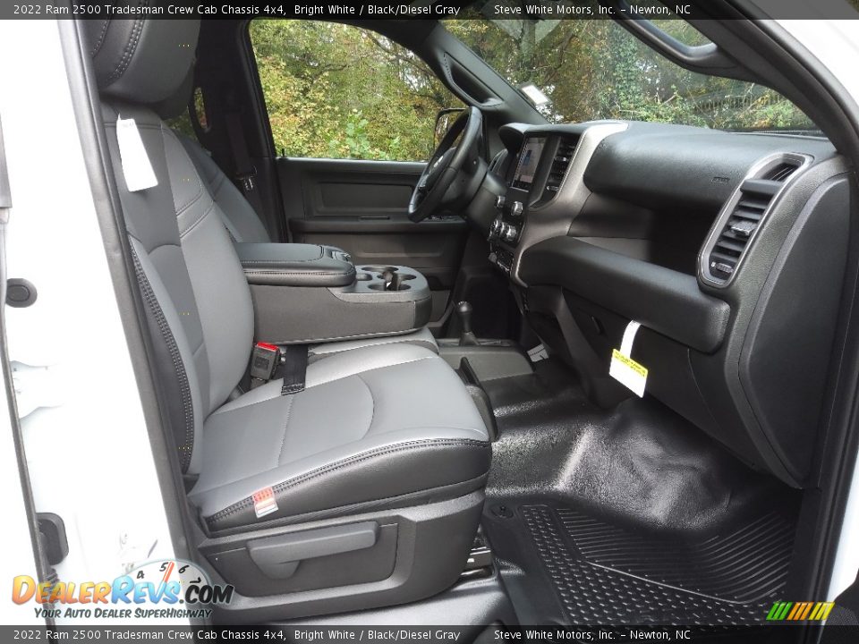 2022 Ram 2500 Tradesman Crew Cab Chassis 4x4 Bright White / Black/Diesel Gray Photo #18