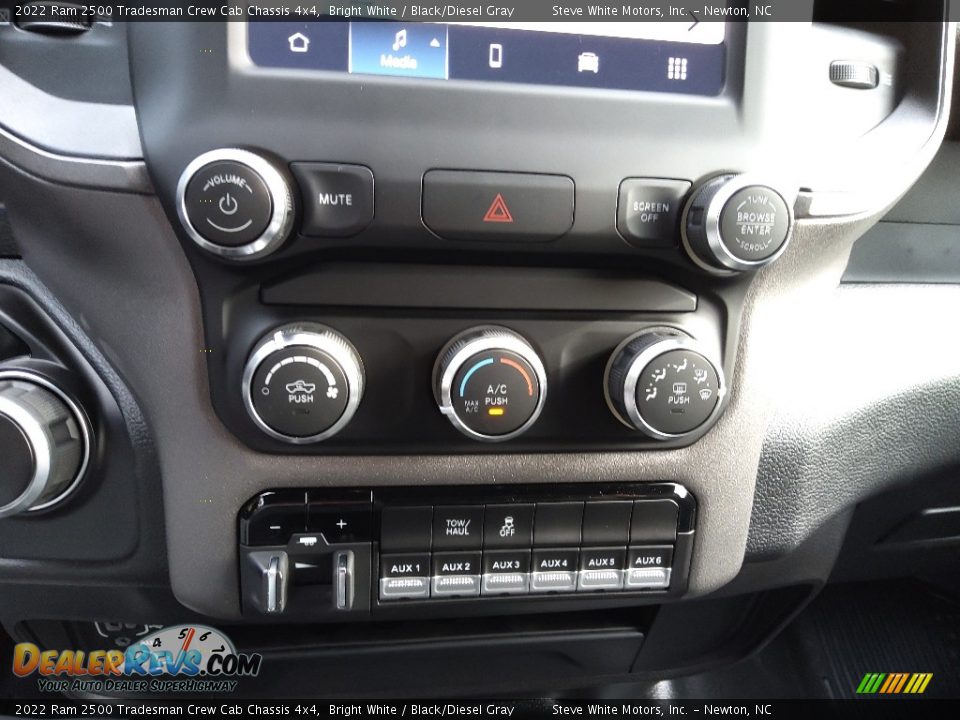 2022 Ram 2500 Tradesman Crew Cab Chassis 4x4 Bright White / Black/Diesel Gray Photo #26