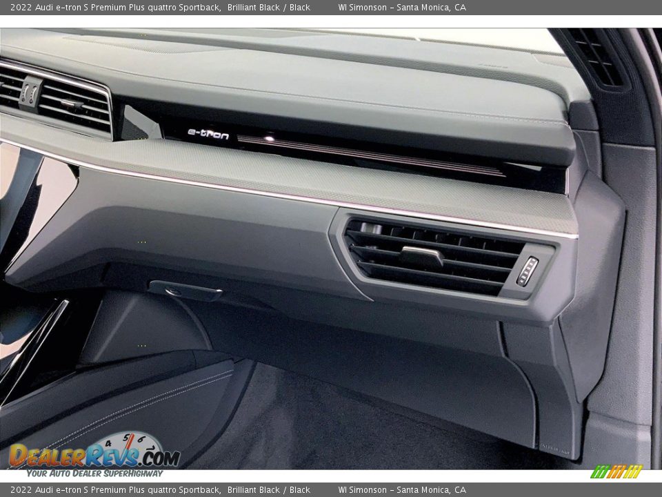 Dashboard of 2022 Audi e-tron S Premium Plus quattro Sportback Photo #16