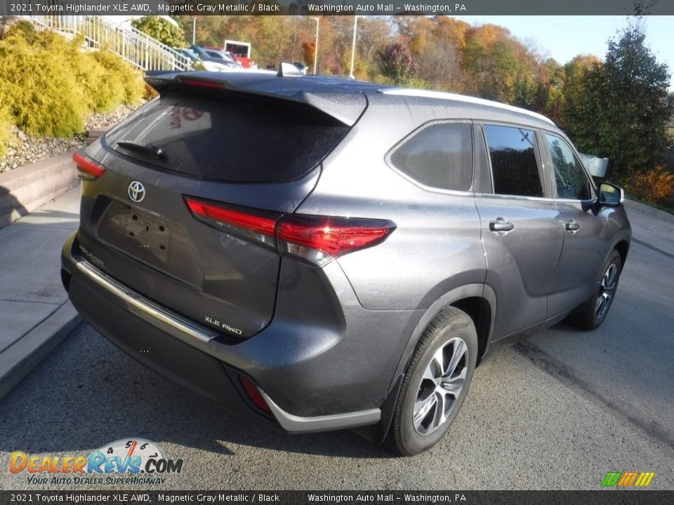 2021 Toyota Highlander XLE AWD Magnetic Gray Metallic / Black Photo #17