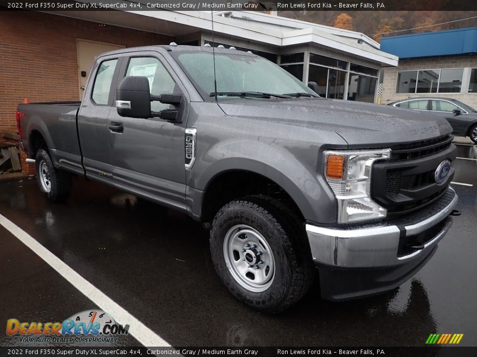 Front 3/4 View of 2022 Ford F350 Super Duty XL SuperCab 4x4 Photo #2