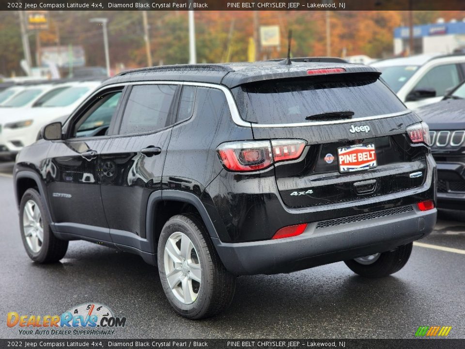 2022 Jeep Compass Latitude 4x4 Diamond Black Crystal Pearl / Black Photo #4