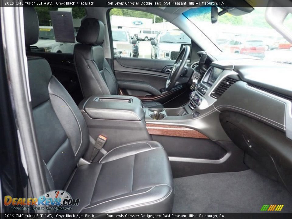 Front Seat of 2019 GMC Yukon SLT 4WD Photo #12