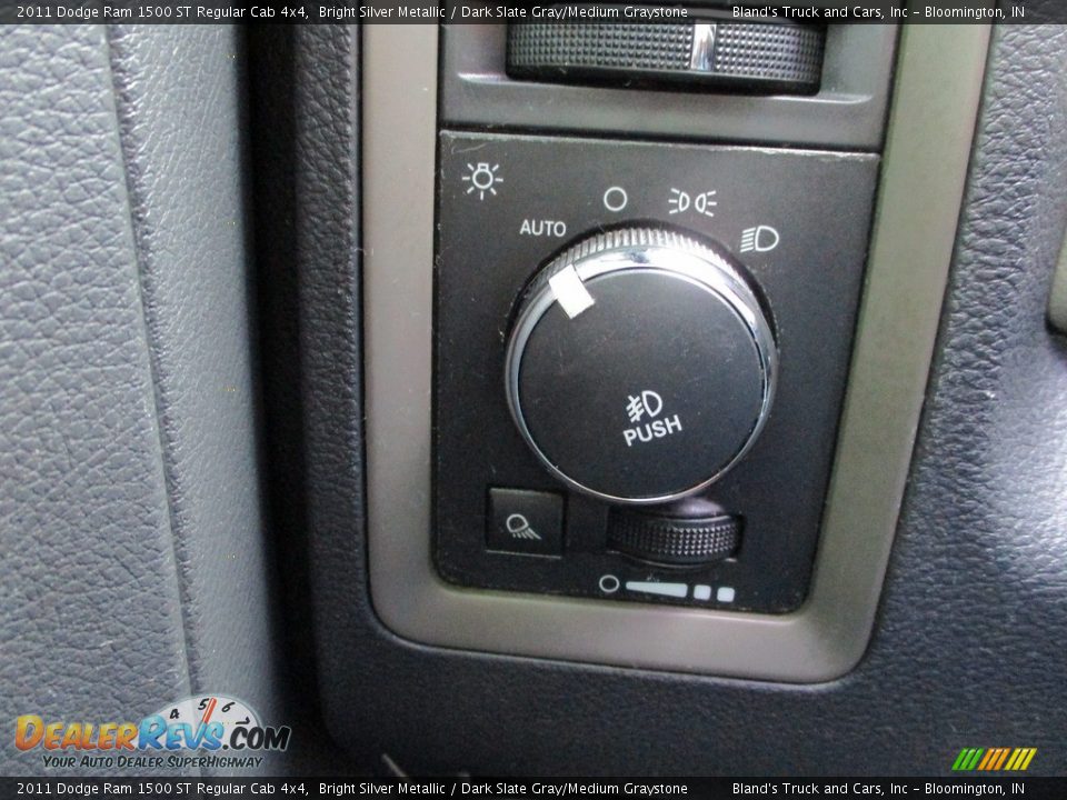 2011 Dodge Ram 1500 ST Regular Cab 4x4 Bright Silver Metallic / Dark Slate Gray/Medium Graystone Photo #10