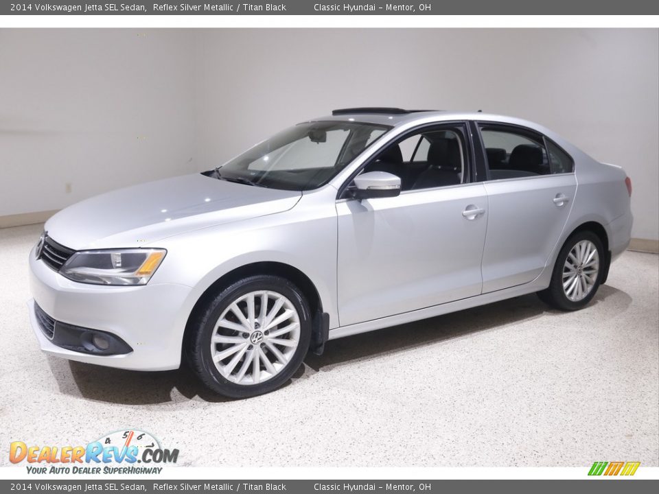 Front 3/4 View of 2014 Volkswagen Jetta SEL Sedan Photo #3