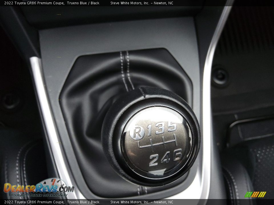2022 Toyota GR86 Premium Coupe Shifter Photo #25