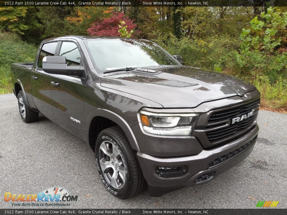 Front 3/4 View of 2022 Ram 1500 Laramie Crew Cab 4x4 Photo #4