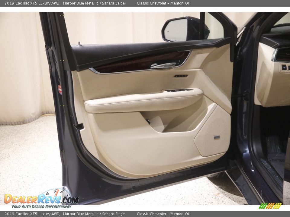 Door Panel of 2019 Cadillac XT5 Luxury AWD Photo #4