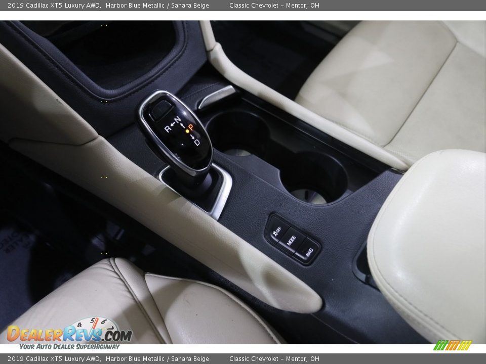 2019 Cadillac XT5 Luxury AWD Shifter Photo #17