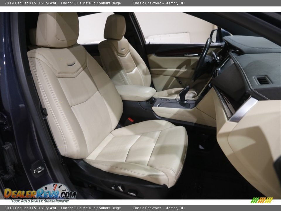 Front Seat of 2019 Cadillac XT5 Luxury AWD Photo #18