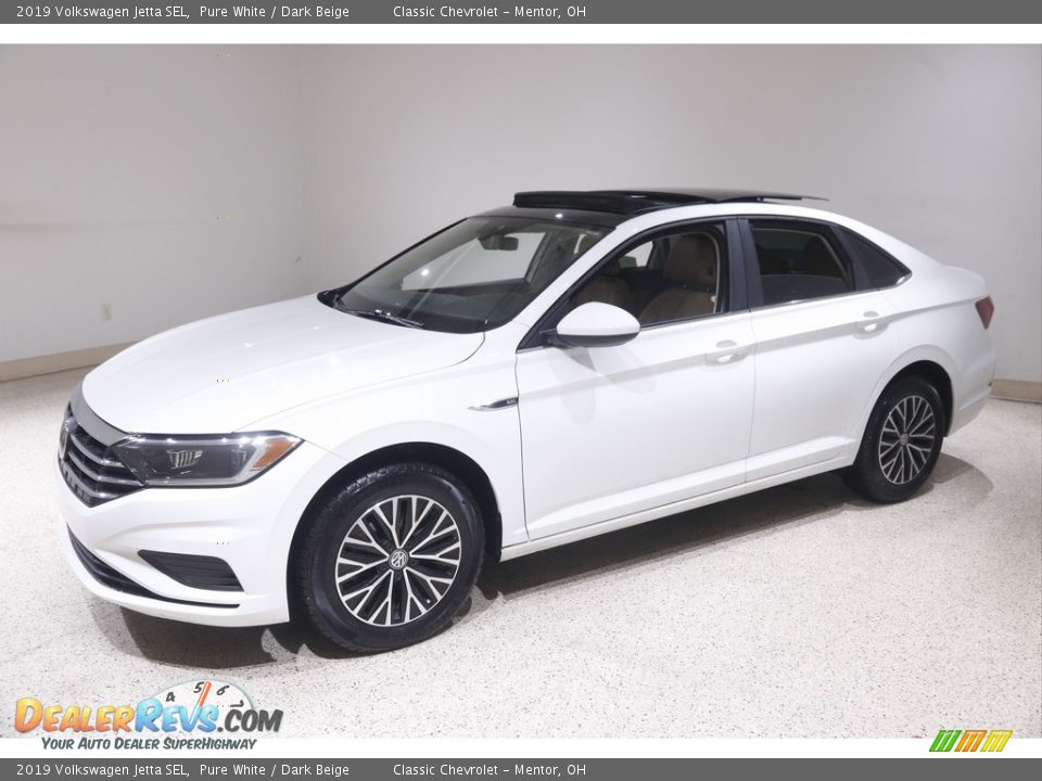 Front 3/4 View of 2019 Volkswagen Jetta SEL Photo #3