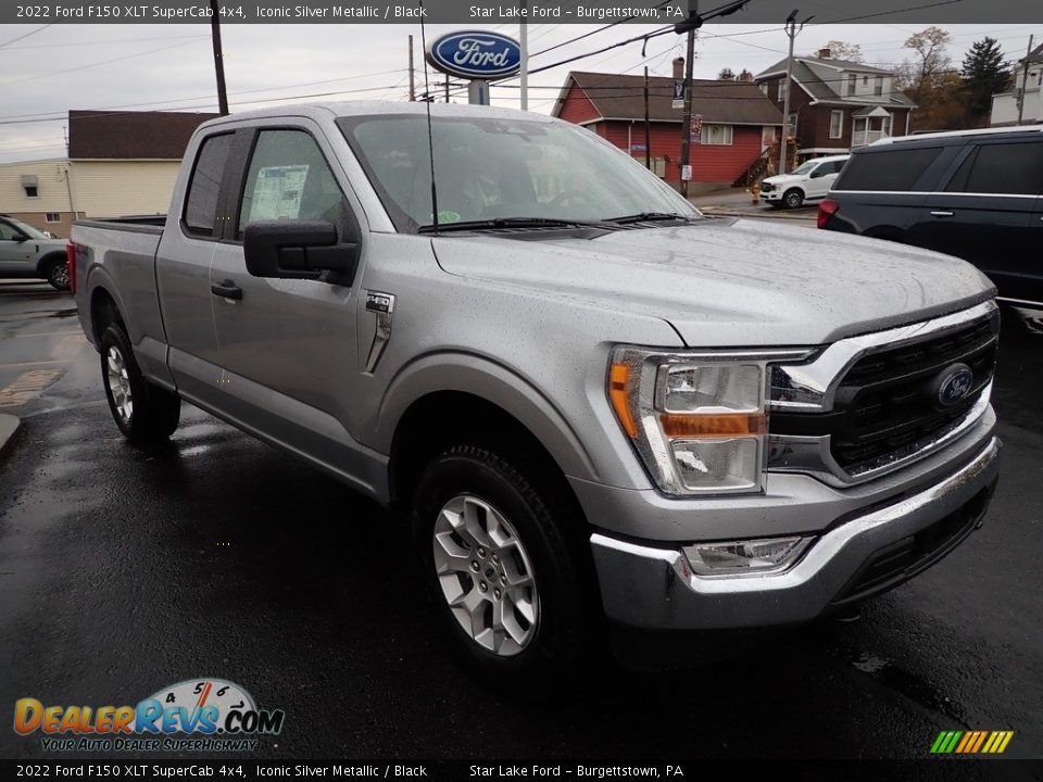 Front 3/4 View of 2022 Ford F150 XLT SuperCab 4x4 Photo #7