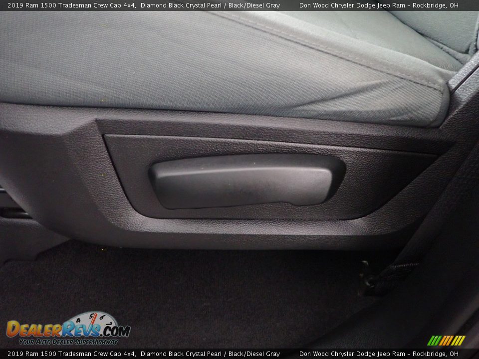 2019 Ram 1500 Tradesman Crew Cab 4x4 Diamond Black Crystal Pearl / Black/Diesel Gray Photo #13
