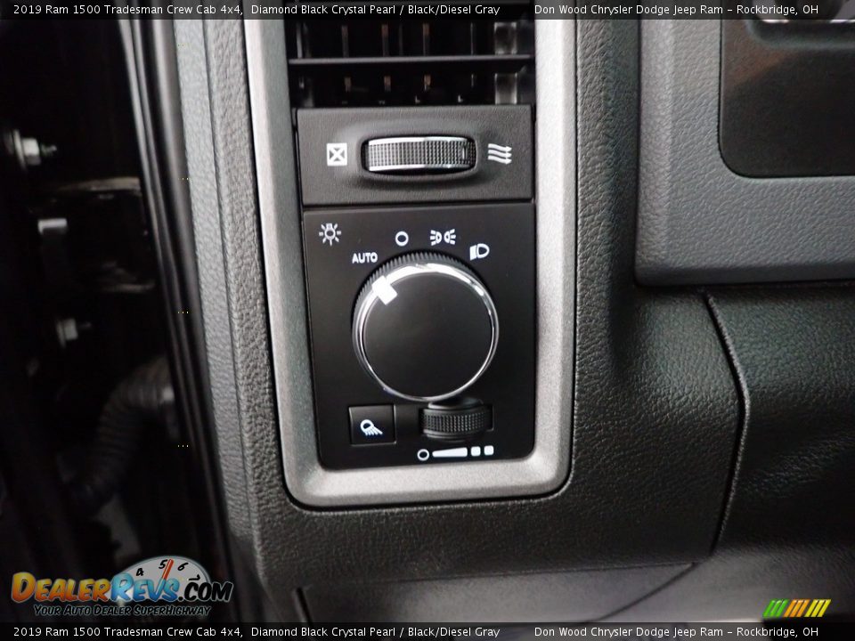 2019 Ram 1500 Tradesman Crew Cab 4x4 Diamond Black Crystal Pearl / Black/Diesel Gray Photo #15