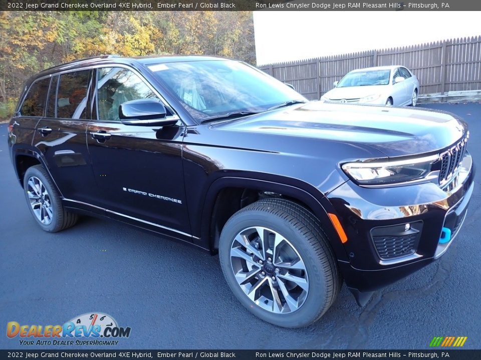 Front 3/4 View of 2022 Jeep Grand Cherokee Overland 4XE Hybrid Photo #8