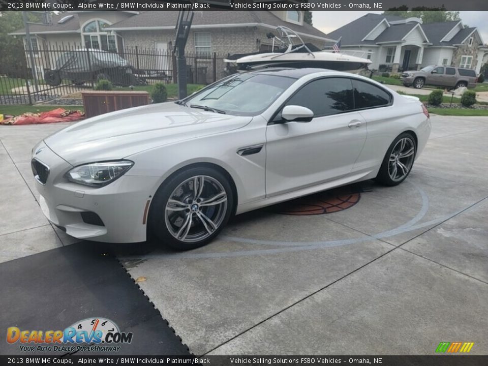 Front 3/4 View of 2013 BMW M6 Coupe Photo #1
