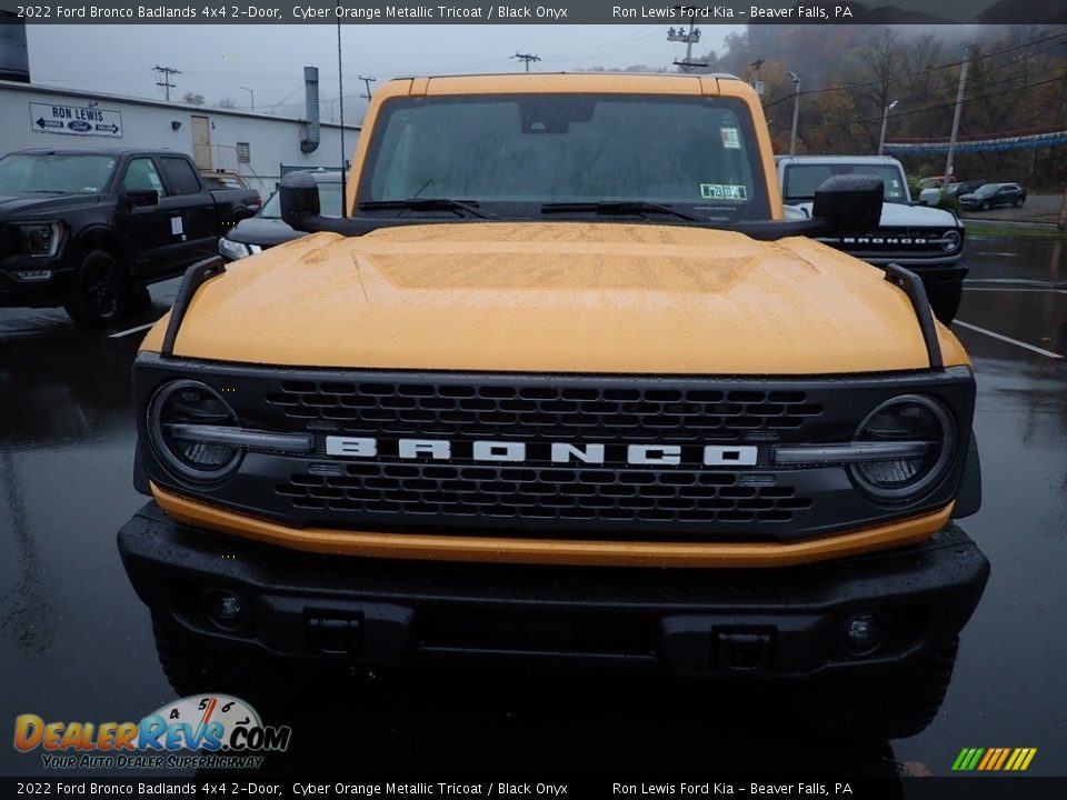 2022 Ford Bronco Badlands 4x4 2-Door Cyber Orange Metallic Tricoat / Black Onyx Photo #3