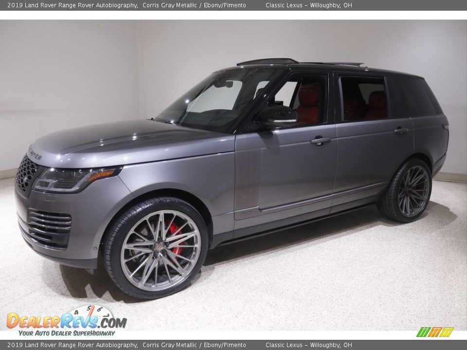 Front 3/4 View of 2019 Land Rover Range Rover Autobiography Photo #3