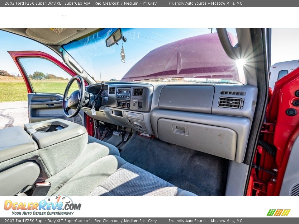 Dashboard of 2003 Ford F250 Super Duty XLT SuperCab 4x4 Photo #14