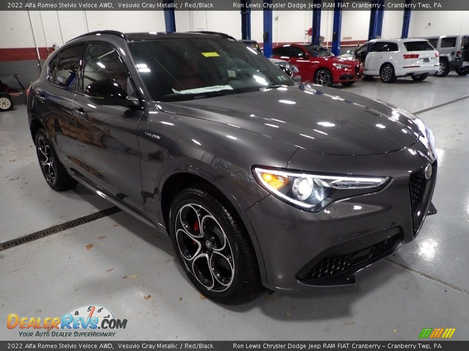 Front 3/4 View of 2022 Alfa Romeo Stelvio Veloce AWD Photo #7