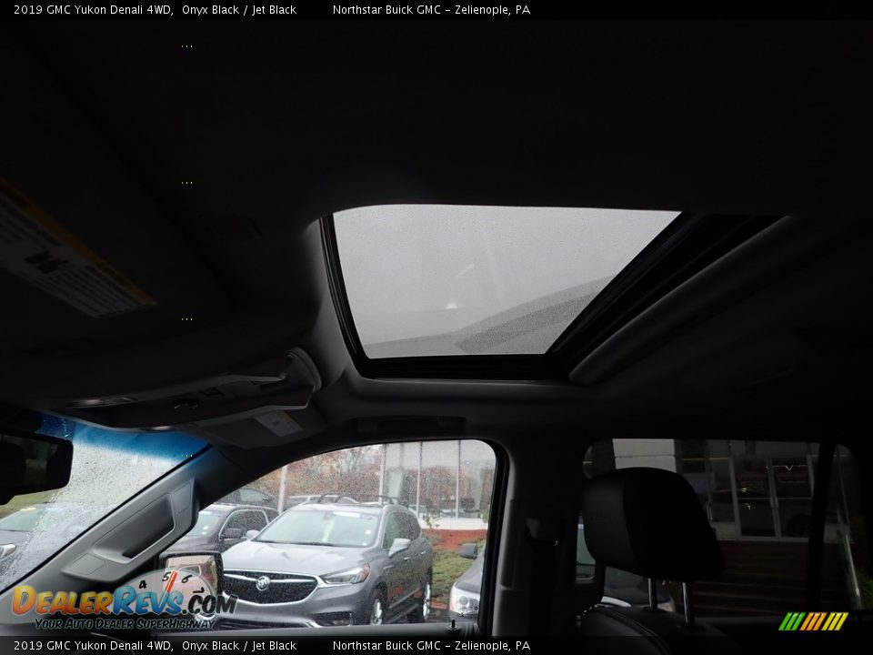 Sunroof of 2019 GMC Yukon Denali 4WD Photo #22